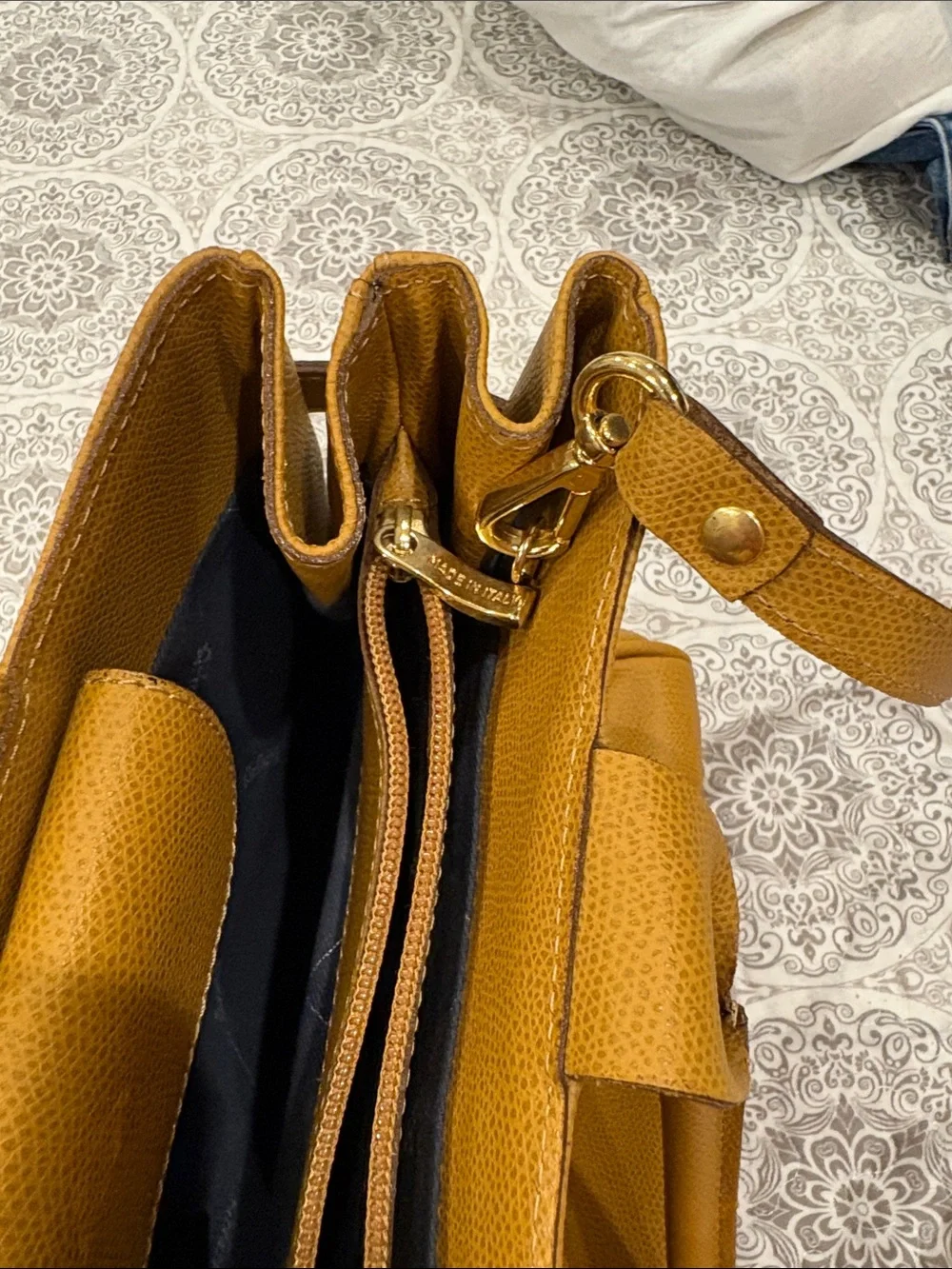 Women's Structured Leather Tote Bag in Tan